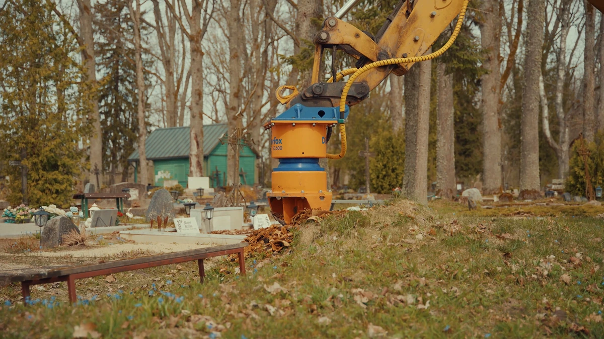 dipperfox sc600 used in a cemetery