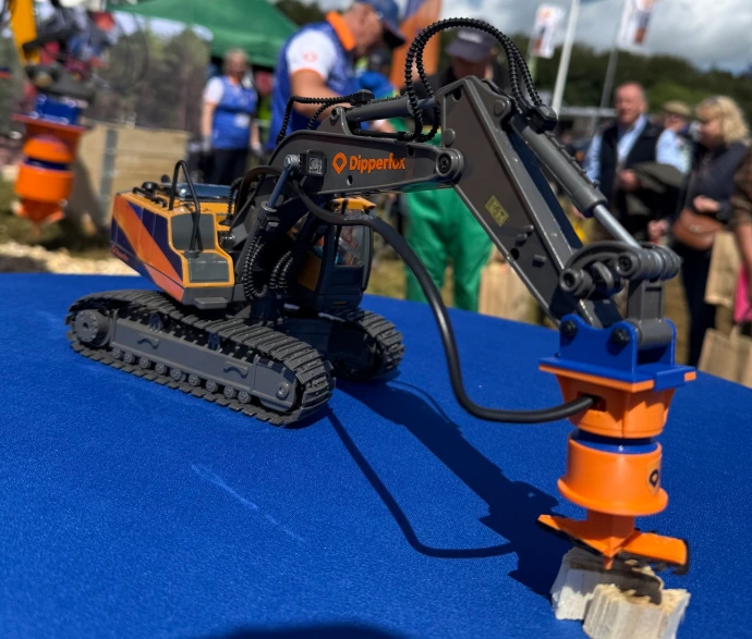 dipperfox scale model